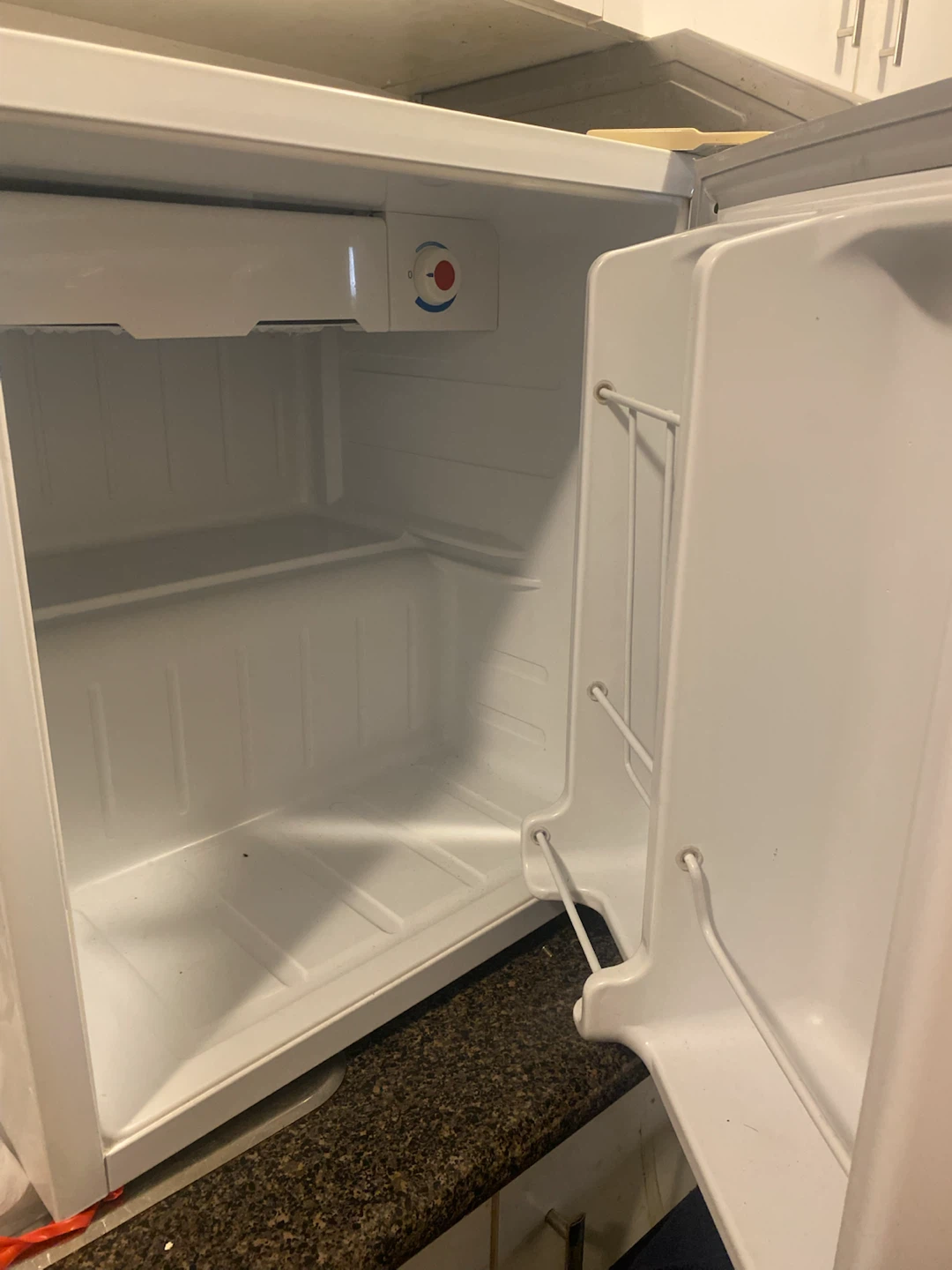 Sunbeam Mini Fridge - photo 2