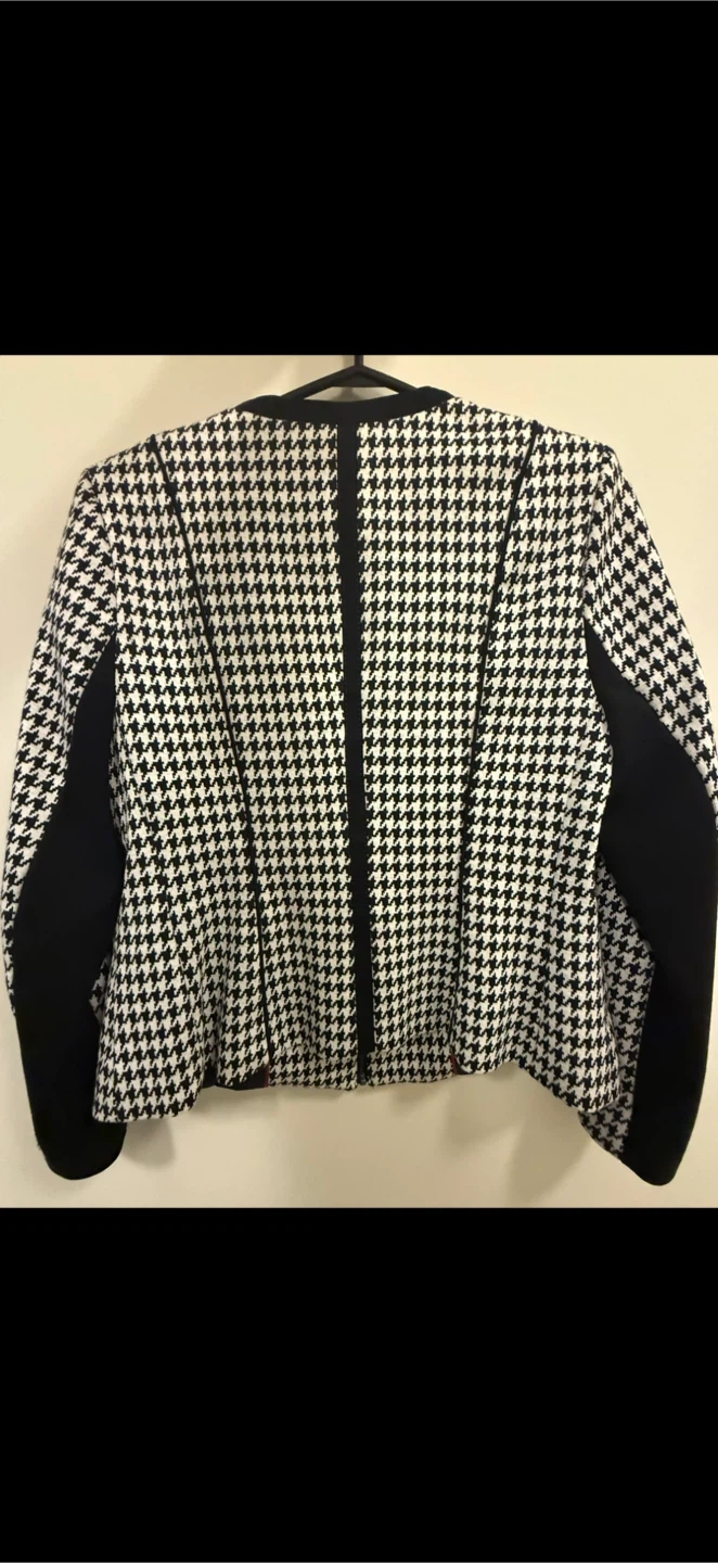 Laura Blazer - photo 2