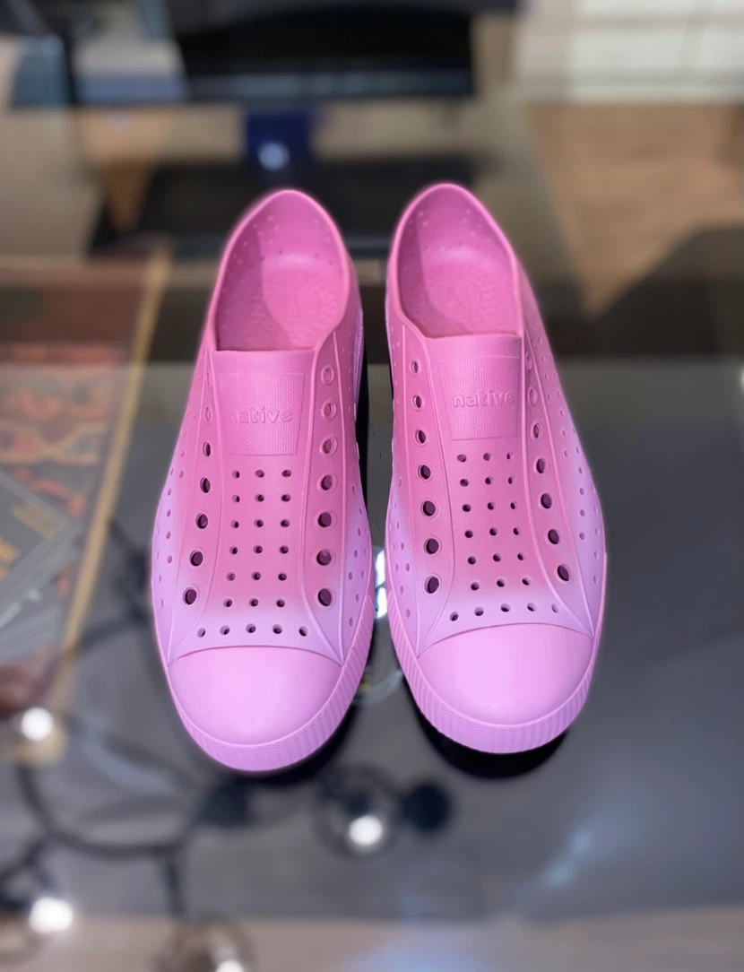Native Shoes - Pink size 11