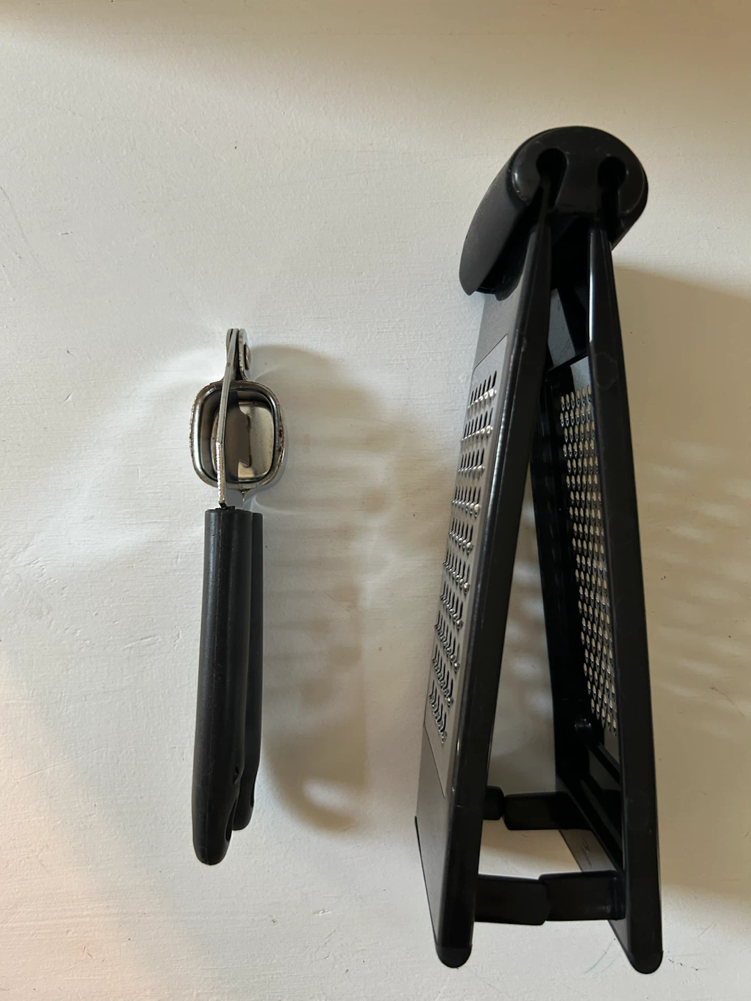 Garlic Press & Cheese Grater - Free - photo 2
