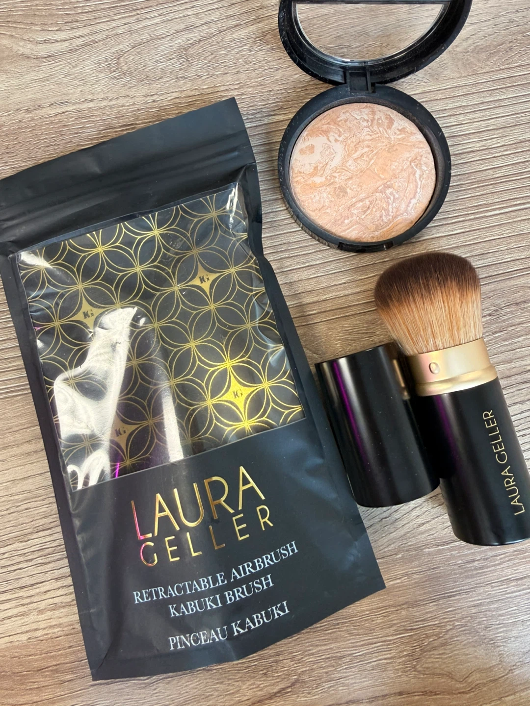New Laura Geller bake and brighten powder color Light - photo 2