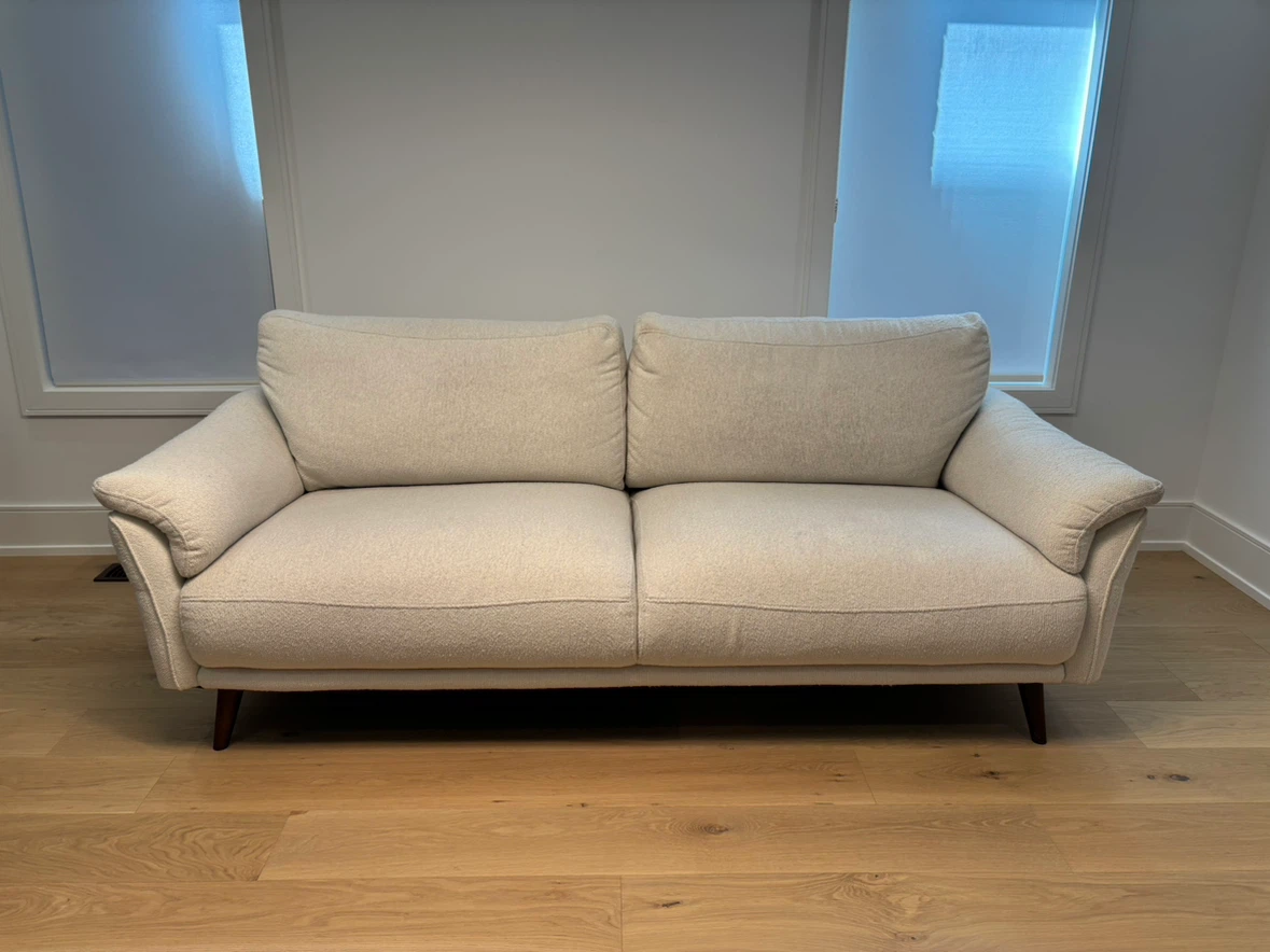 Structube- Cream coloured couch - photo 2