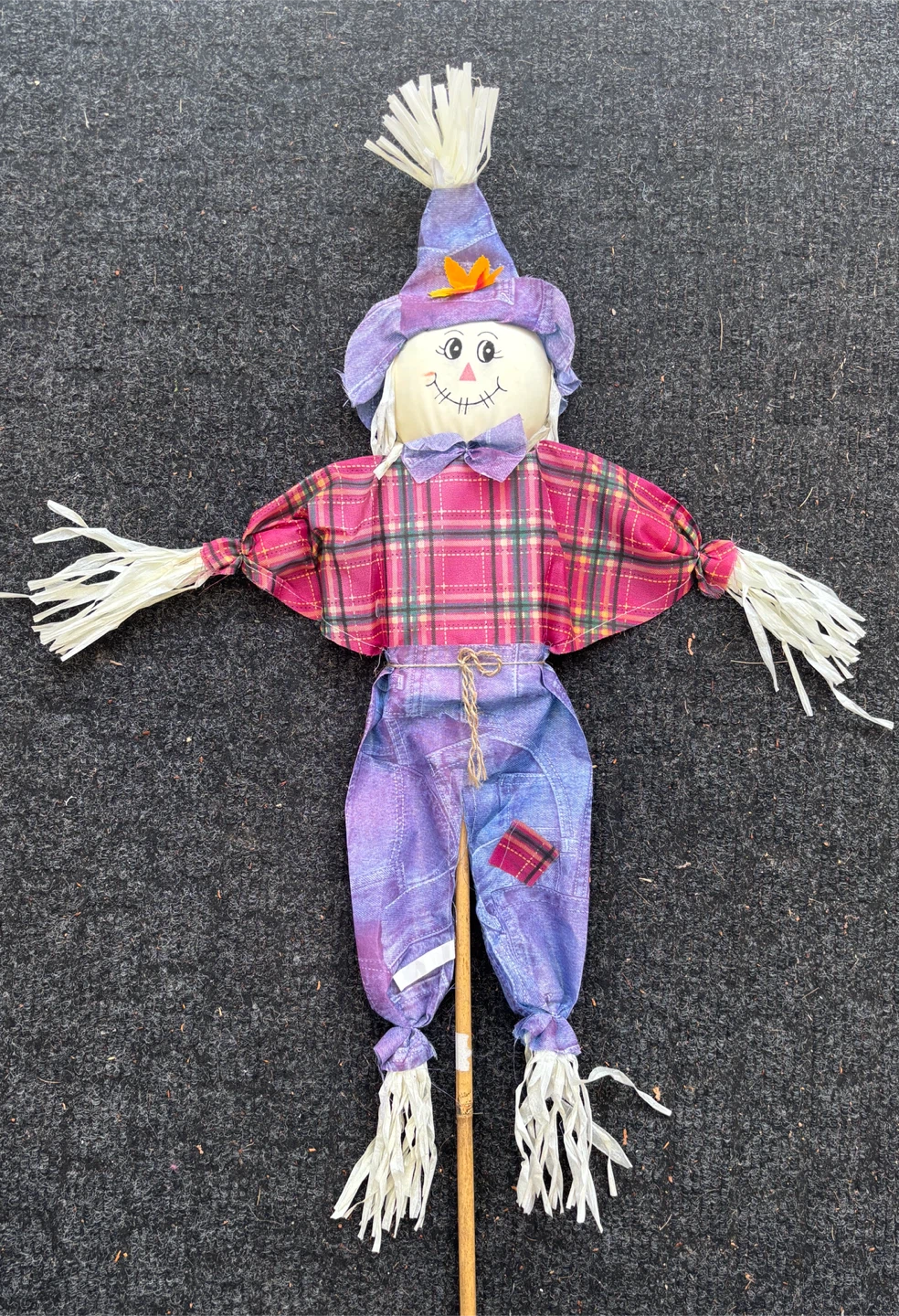 Decorative Scarecrow Yard Stake (2.5 feet … incl pole 4 feet)