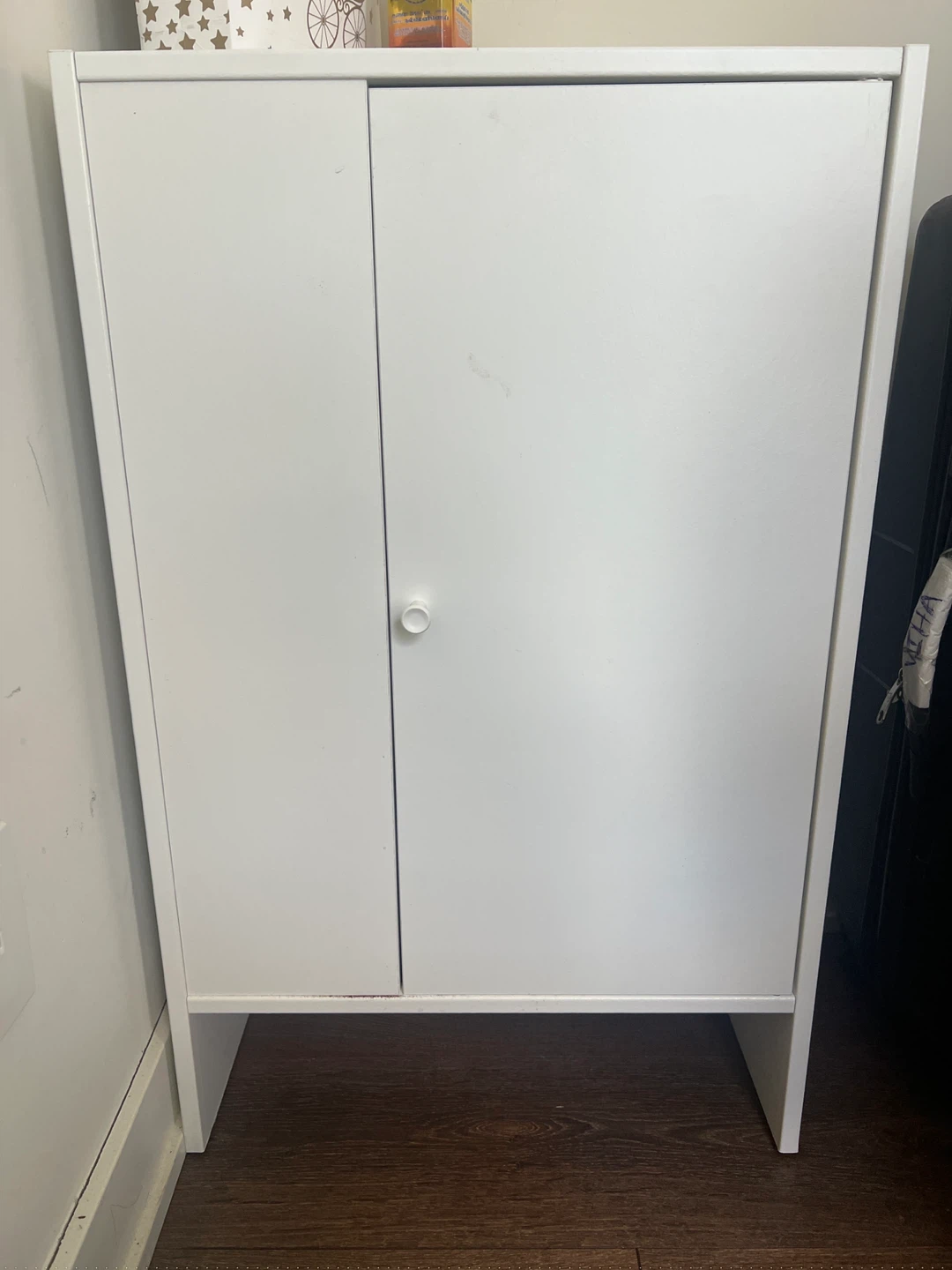 White single -Door Cabinet