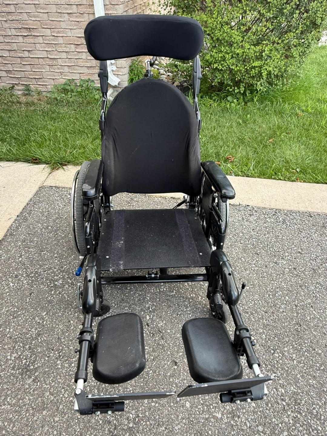 Premium 18x18 Manual Tilt Chair with Back Support and Headrest - photo 3