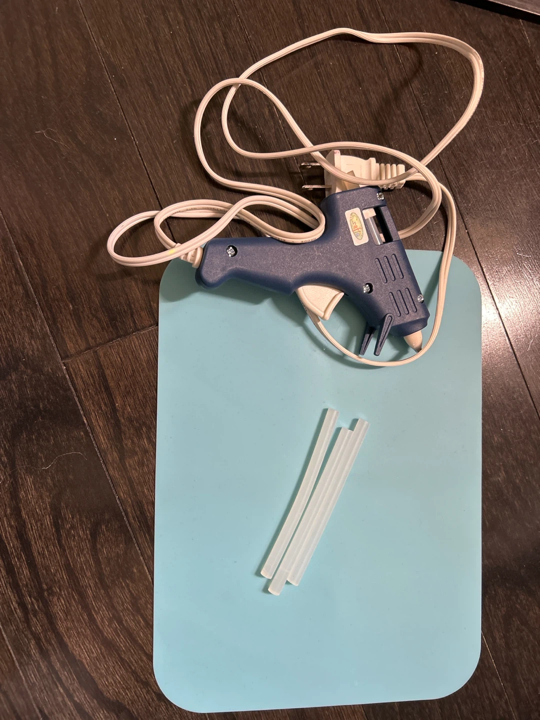 Hot Glue Gun with Glue Sticks