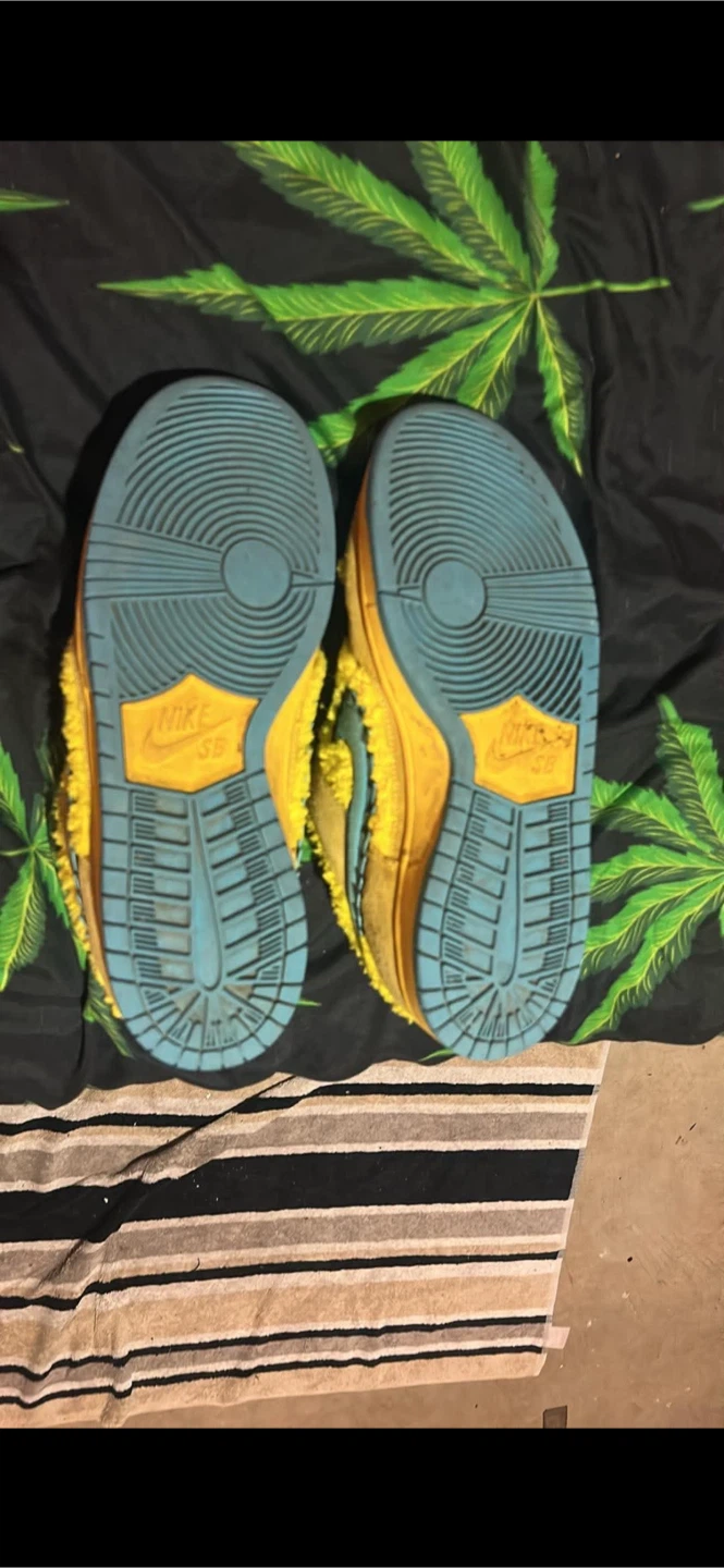 Nike SB Dunk Low Grateful Dead Bears Yellow Fuzzy - photo 2
