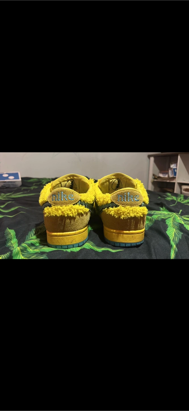Nike SB Dunk Low Grateful Dead Bears Yellow Fuzzy - photo 3