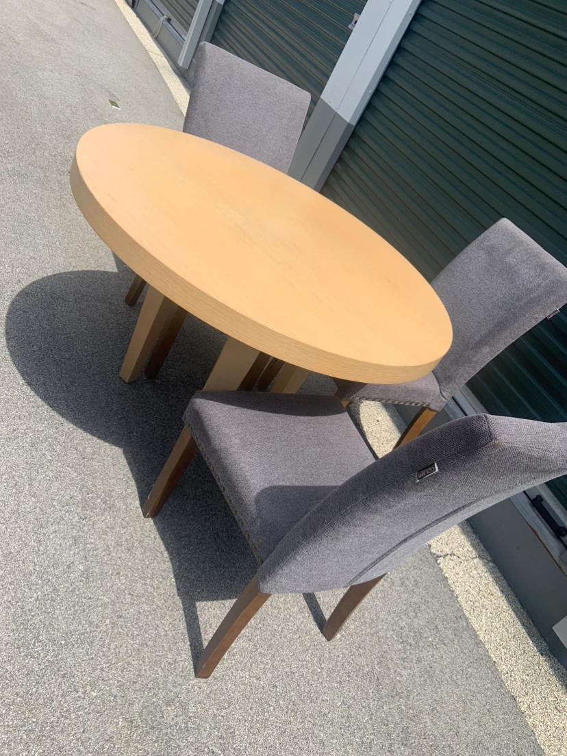 Round Dining Table with 3 Chairs - photo 3
