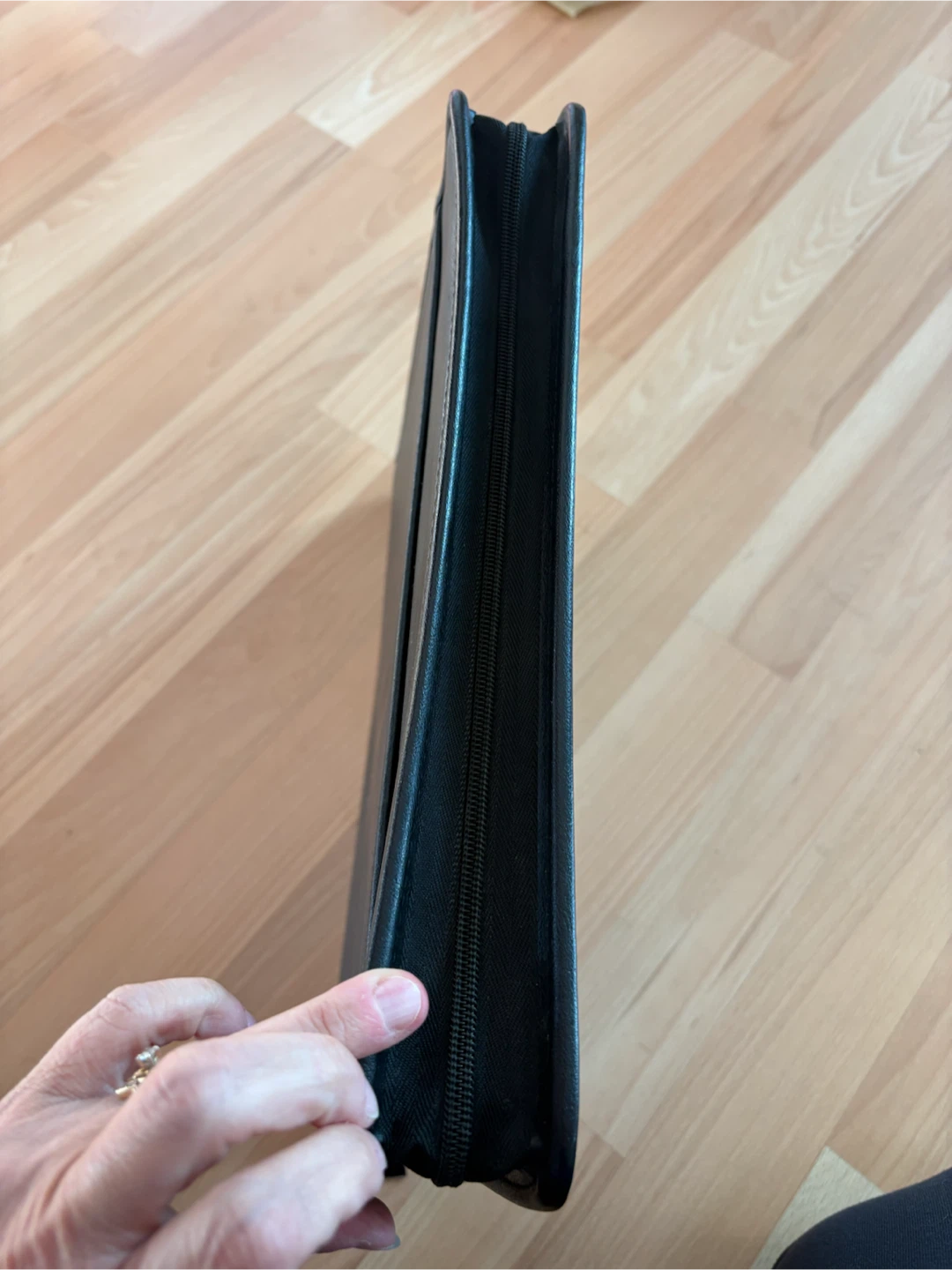 Leather Zip Portfolio Organizer $10 firm - photo 4