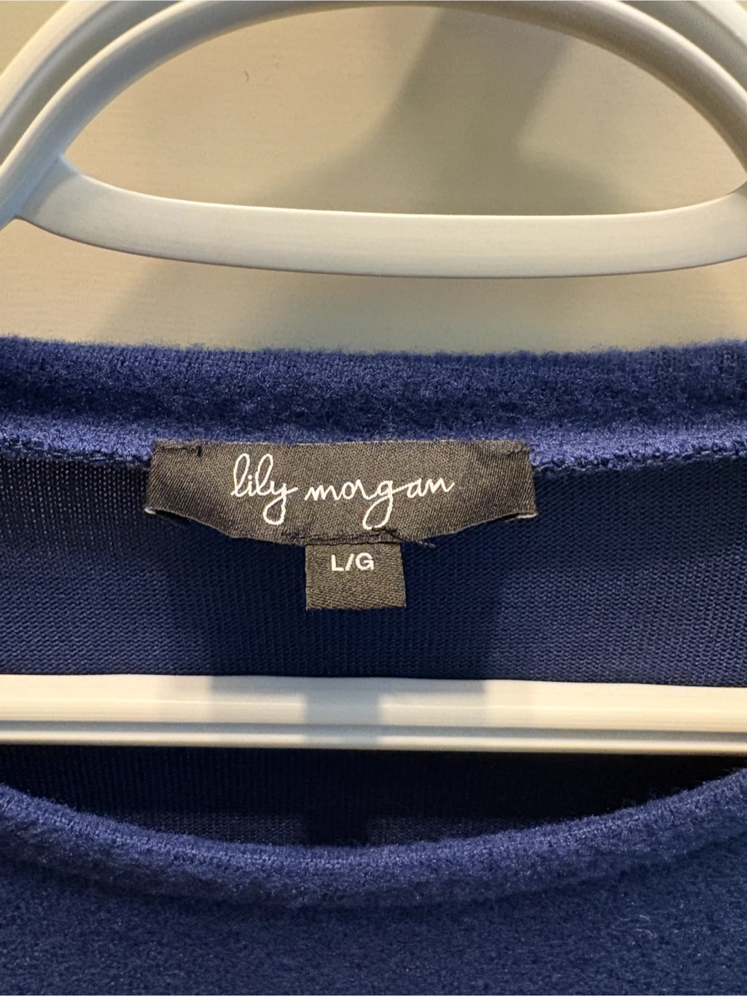 Women’s Sweater Size Large $5 firm - photo 2