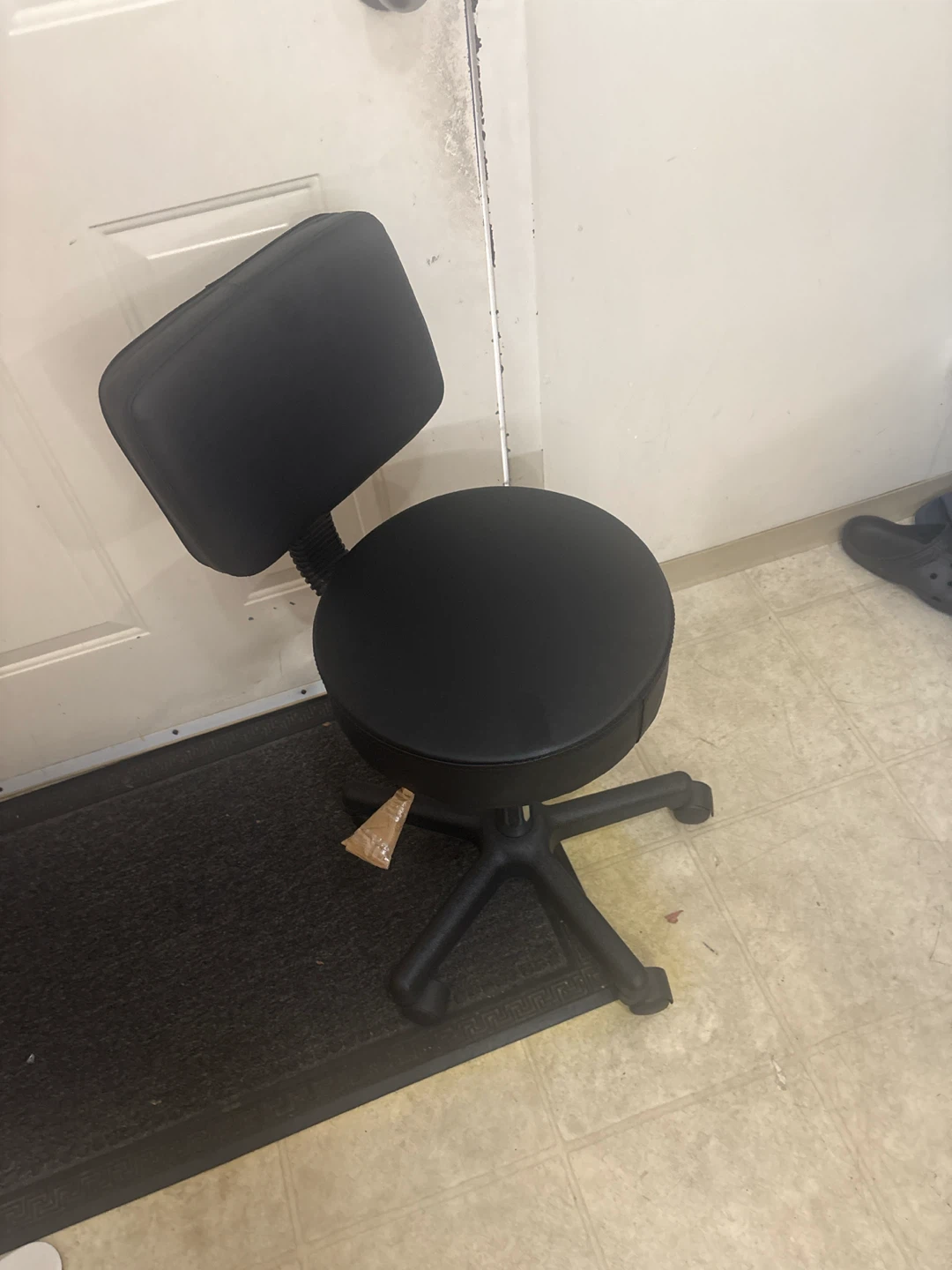 Black rolling stool with backrest