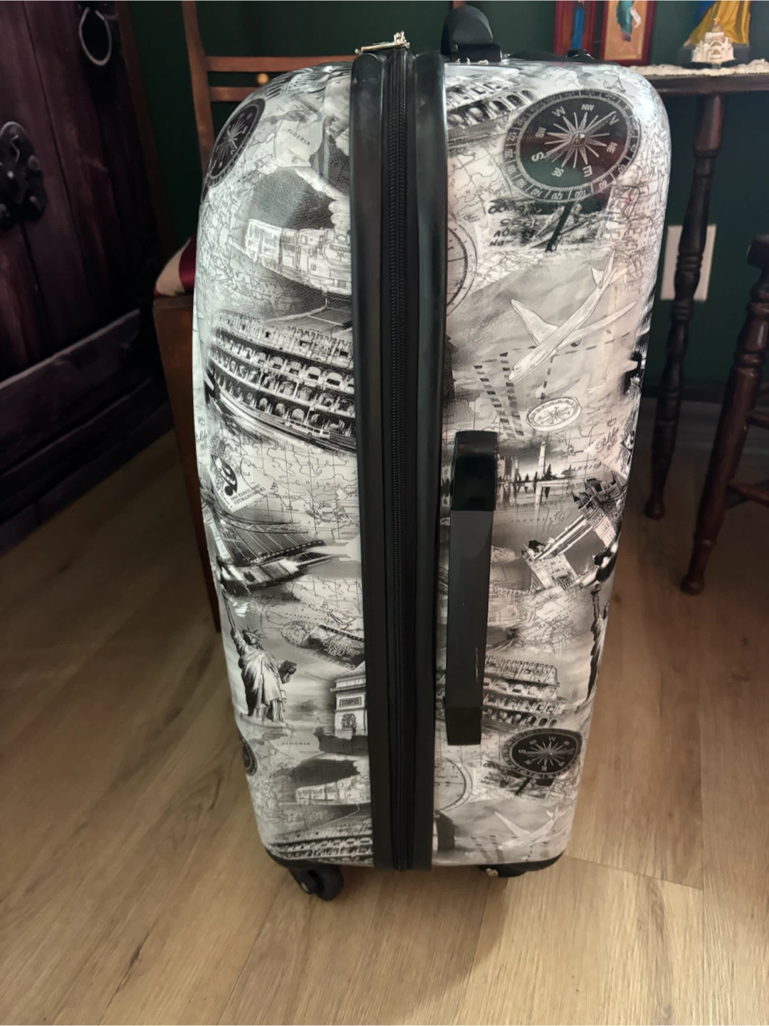 Amelia Earhart Luggage - World Map Print - photo 4