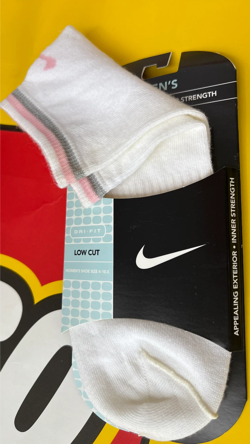 Nike Women's Dri-FIT Low Cut Socks - photo 3
