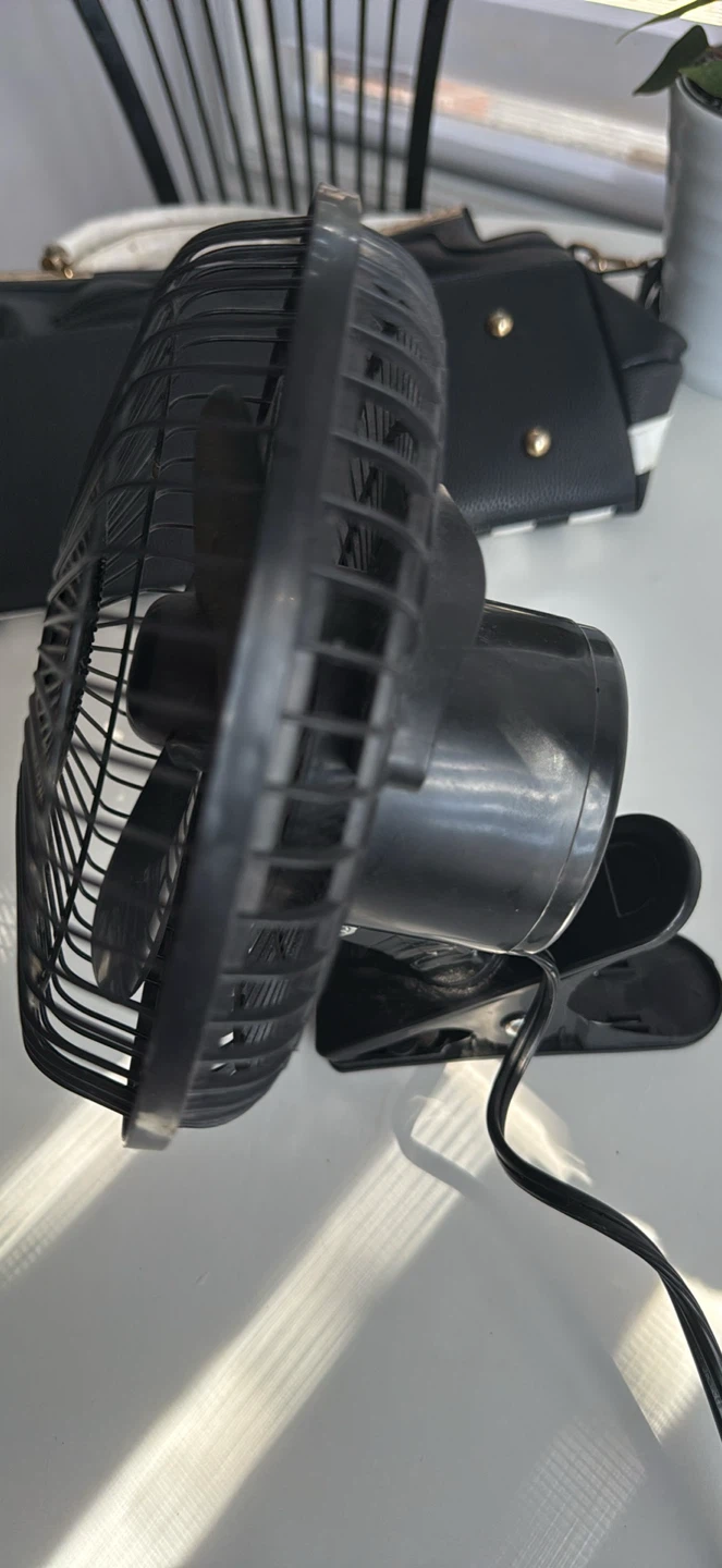 Clip on fan - photo 2