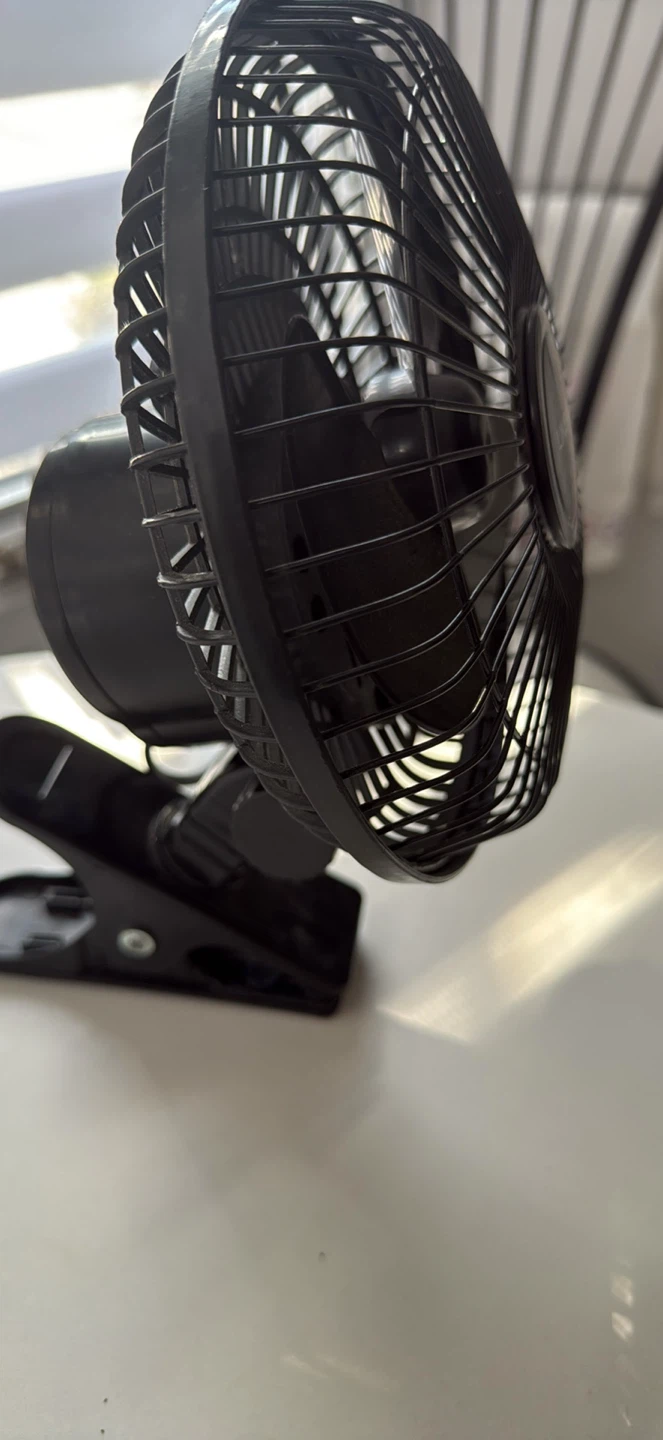 Clip on fan - photo 3