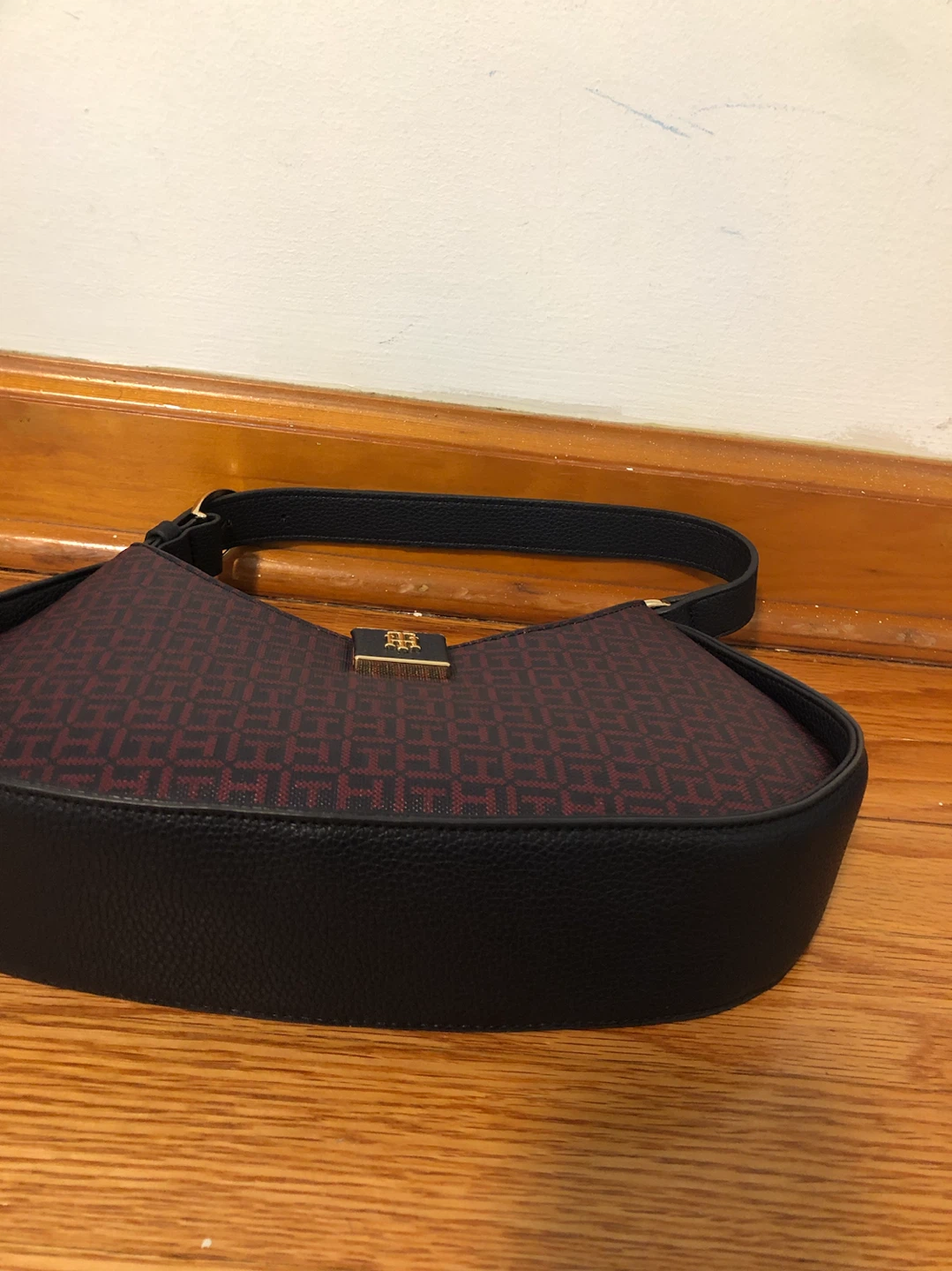 Tommy Hilfiger Monogram Shoulder Bag - photo 3