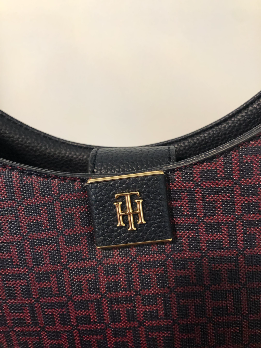 Tommy Hilfiger Monogram Shoulder Bag - photo 4