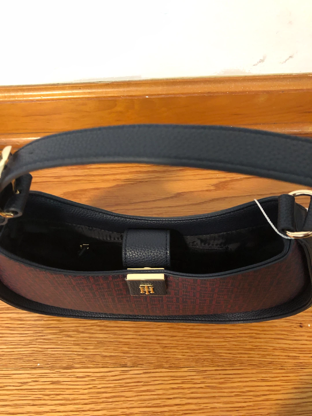 Tommy Hilfiger Monogram Shoulder Bag - photo 5