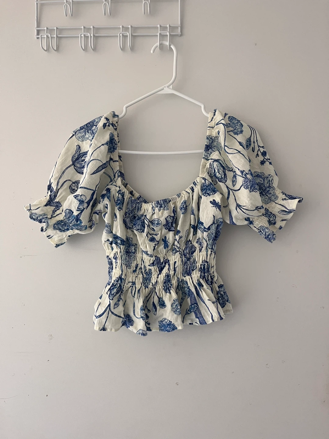 H&M Blue Floral Smocked Blouse Size S - photo 3