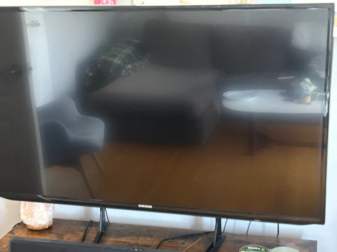 Samsung 50-inch Smart TV - photo 2