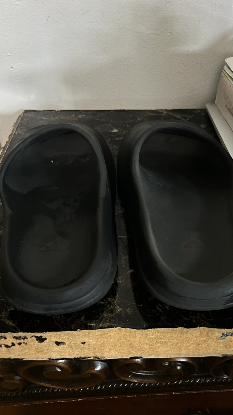 Black Adidas yezzi slides, 9 in men - photo 3