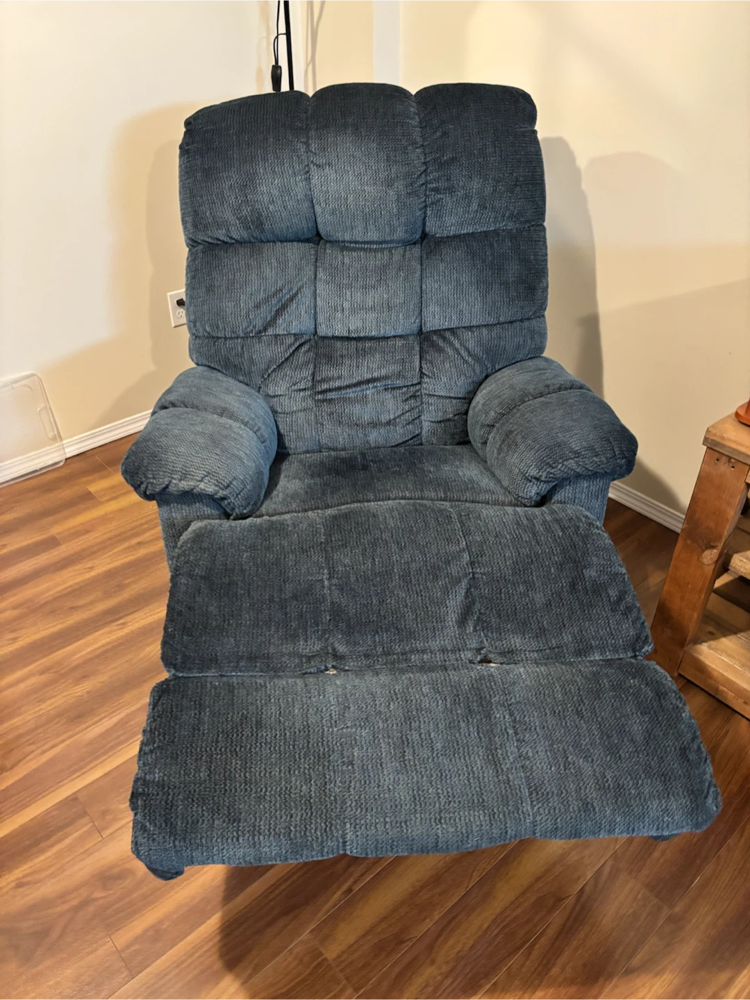 Blue La-Z-Boy Oversized Recliner - photo 2