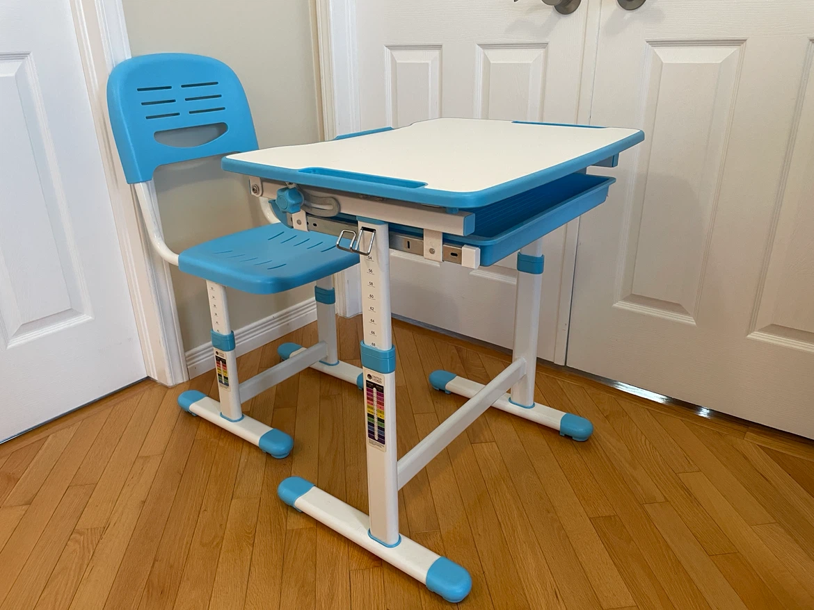 Adjustable Kids Desk and Chair Set