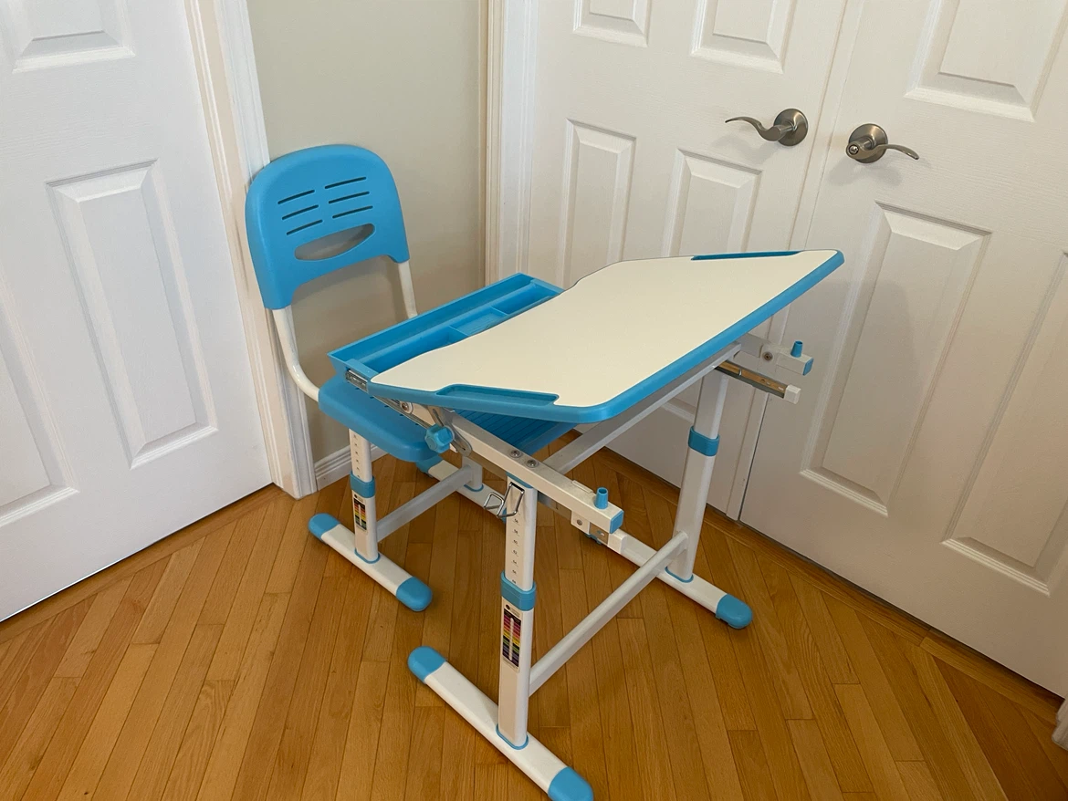 Adjustable Kids Desk and Chair Set - photo 2
