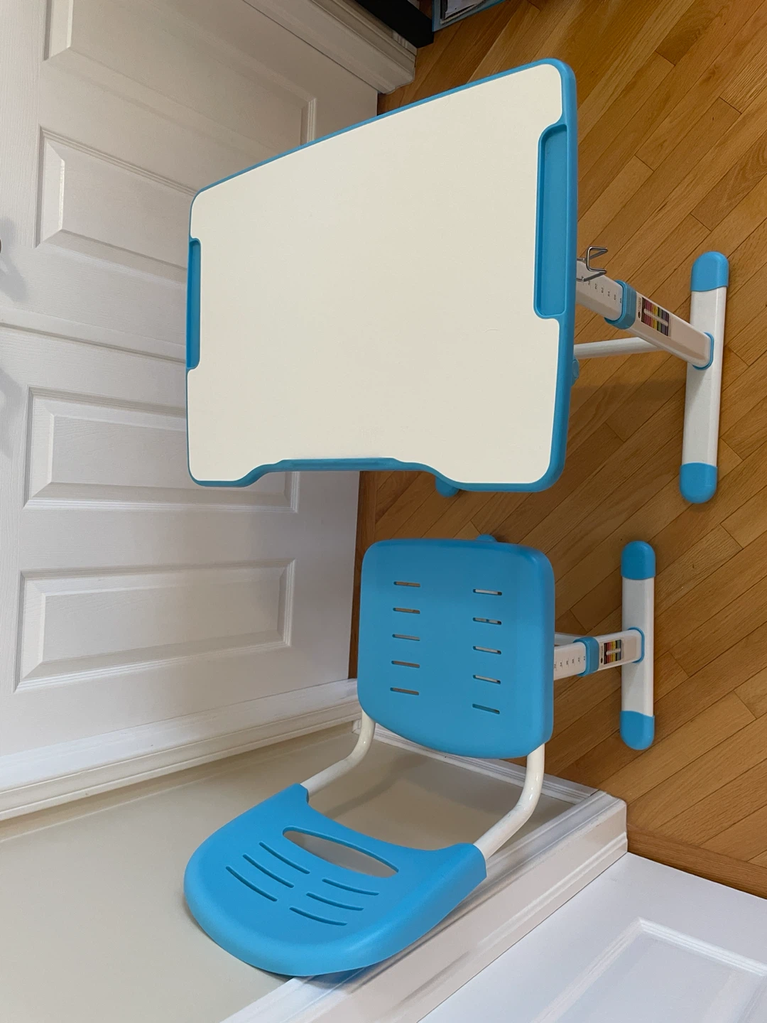 Adjustable Kids Desk and Chair Set - photo 3