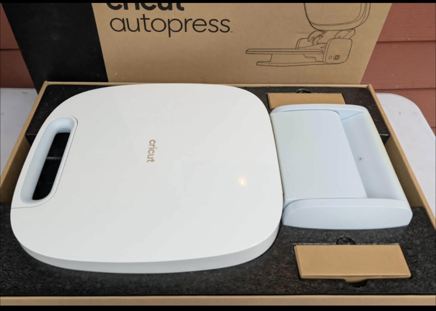 Cricut Autopress Heat Press - photo 3