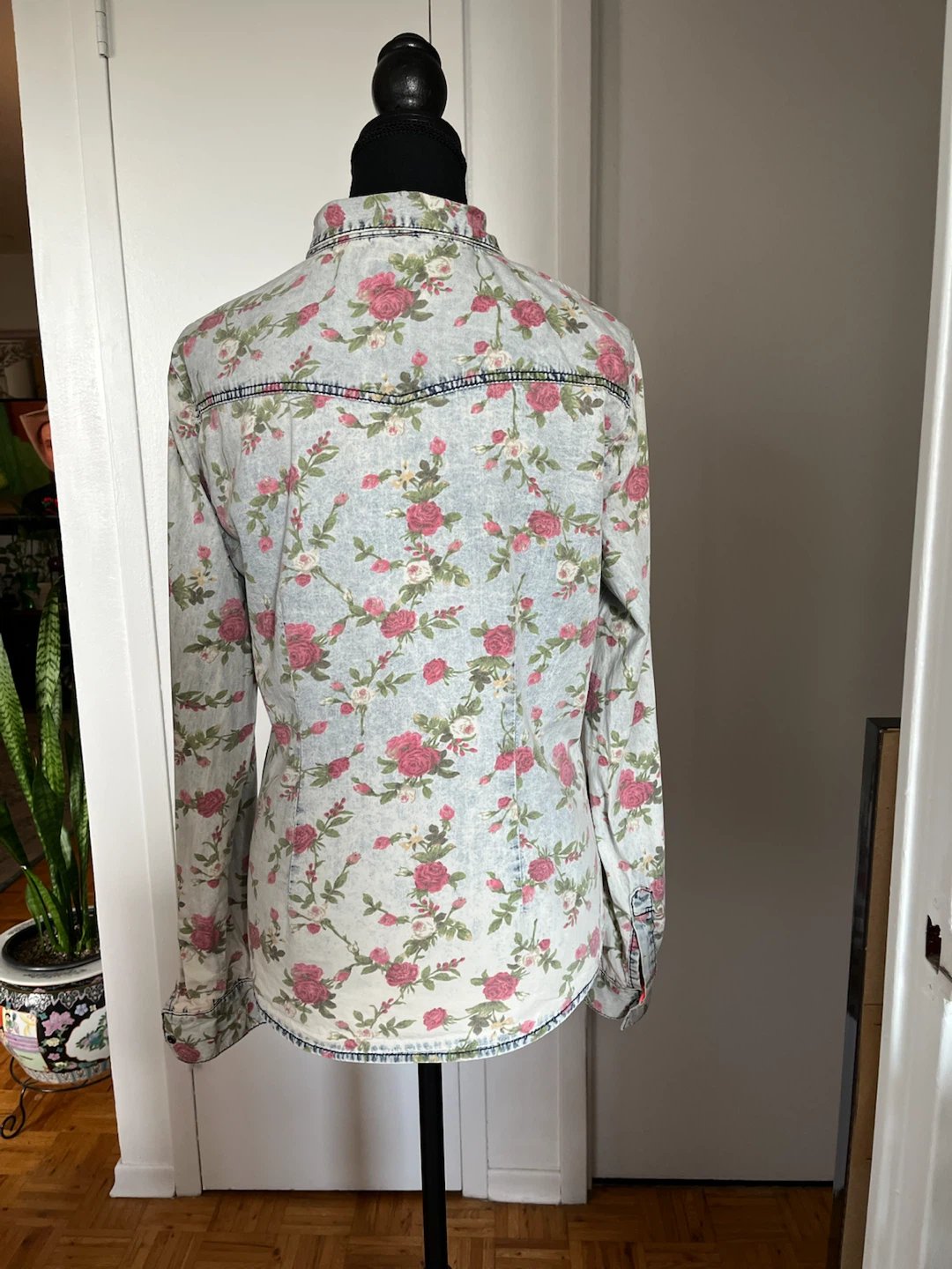 Junior Women’s Vintage Soft Cotton Shirt Size Small - photo 3