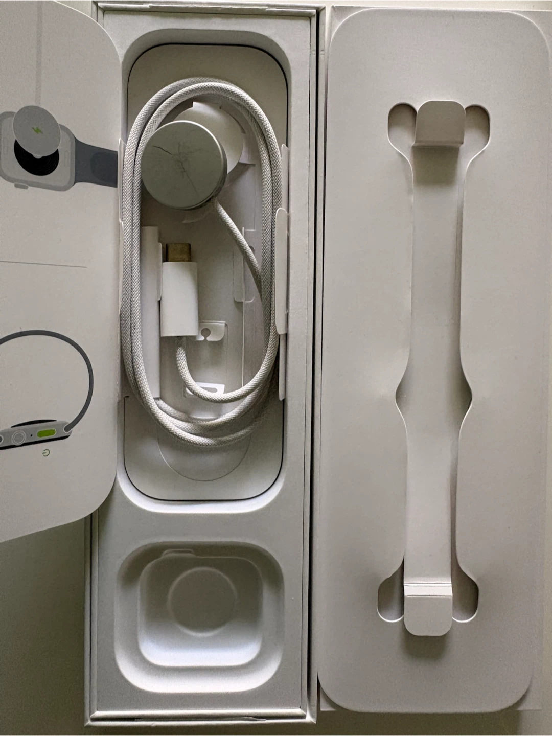 Apple Watch SE with White Band - photo 4