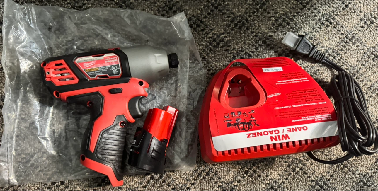 Milwaukee M12 1/4" Cordless Impact Driver - photo 2