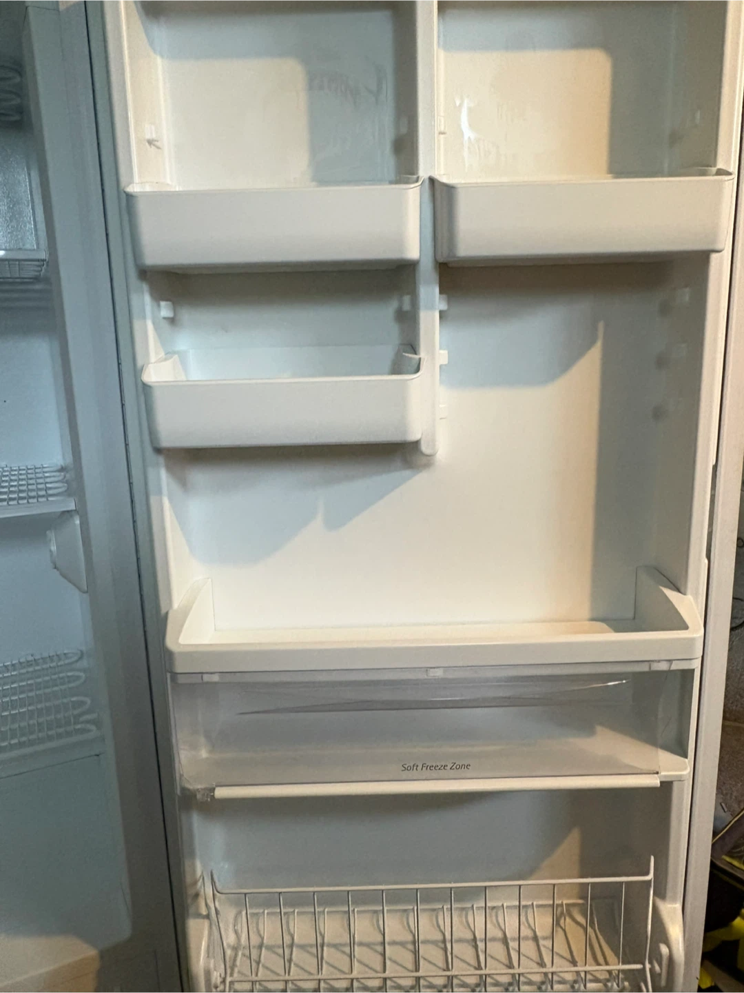 White Frigidaire upright Freezer - photo 3
