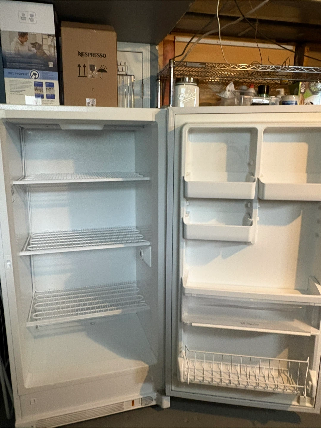 White Frigidaire upright Freezer - photo 4
