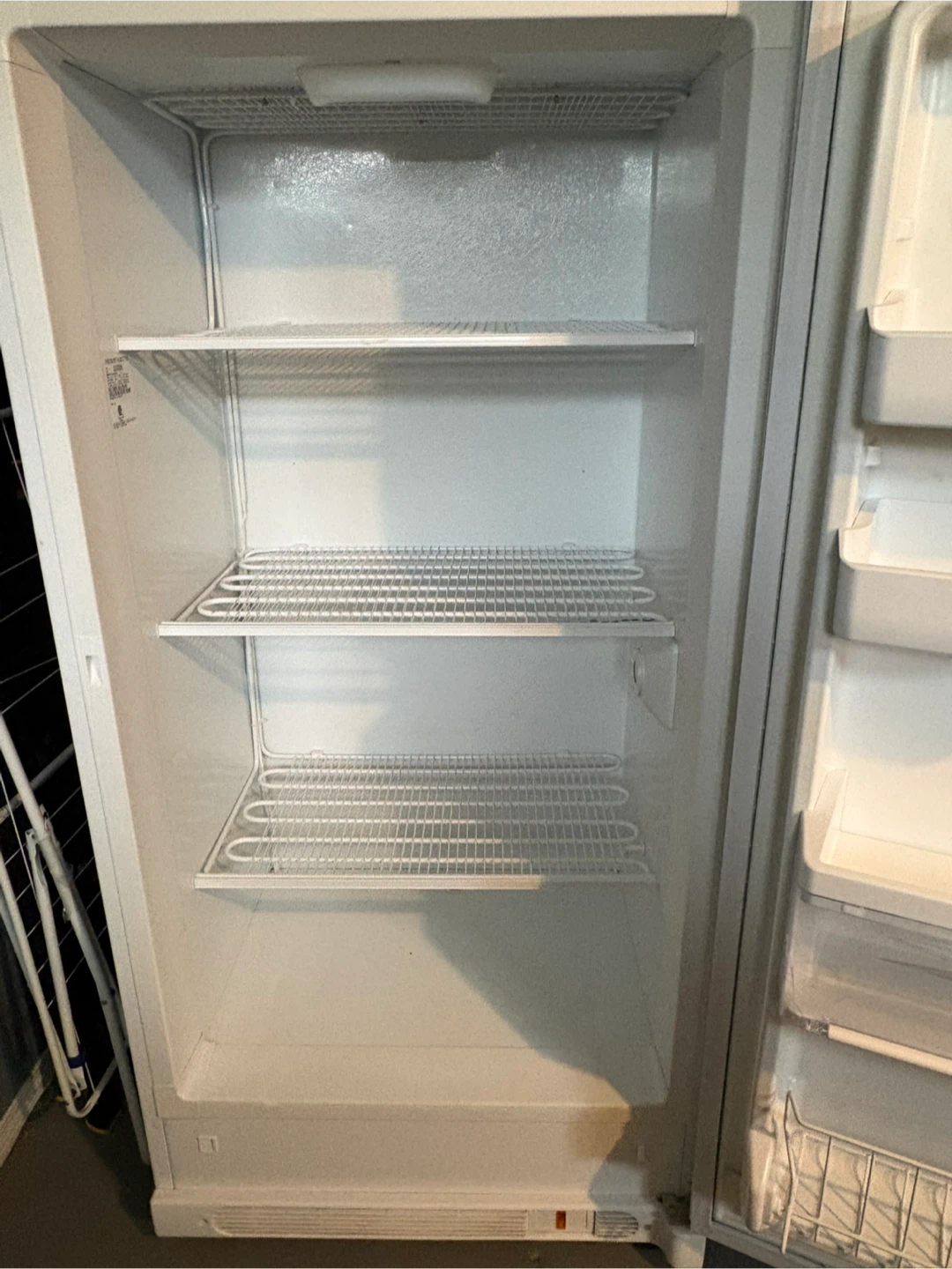 White Frigidaire upright Freezer - photo 5