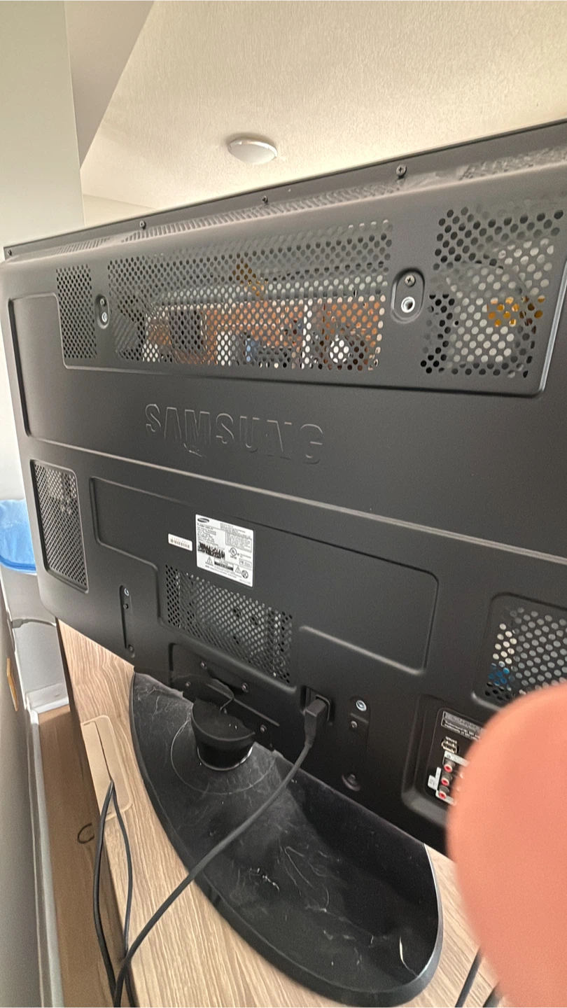 Samsung 42 inch TV - photo 3
