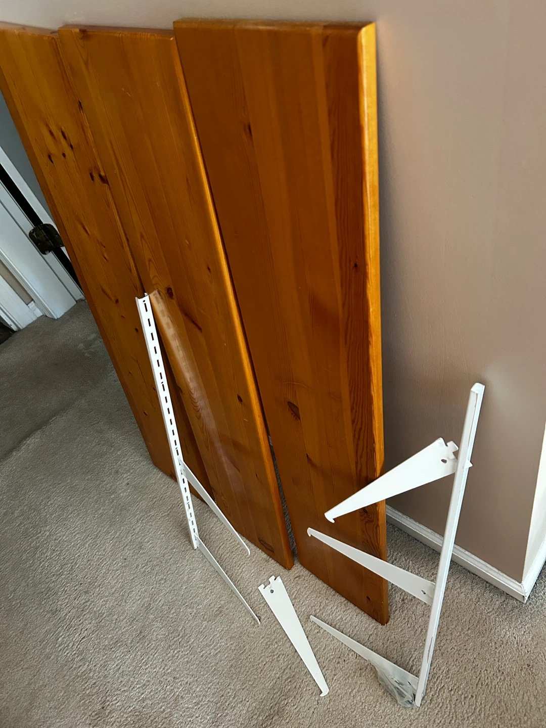 Solid pine Wood Shelves with Brackets