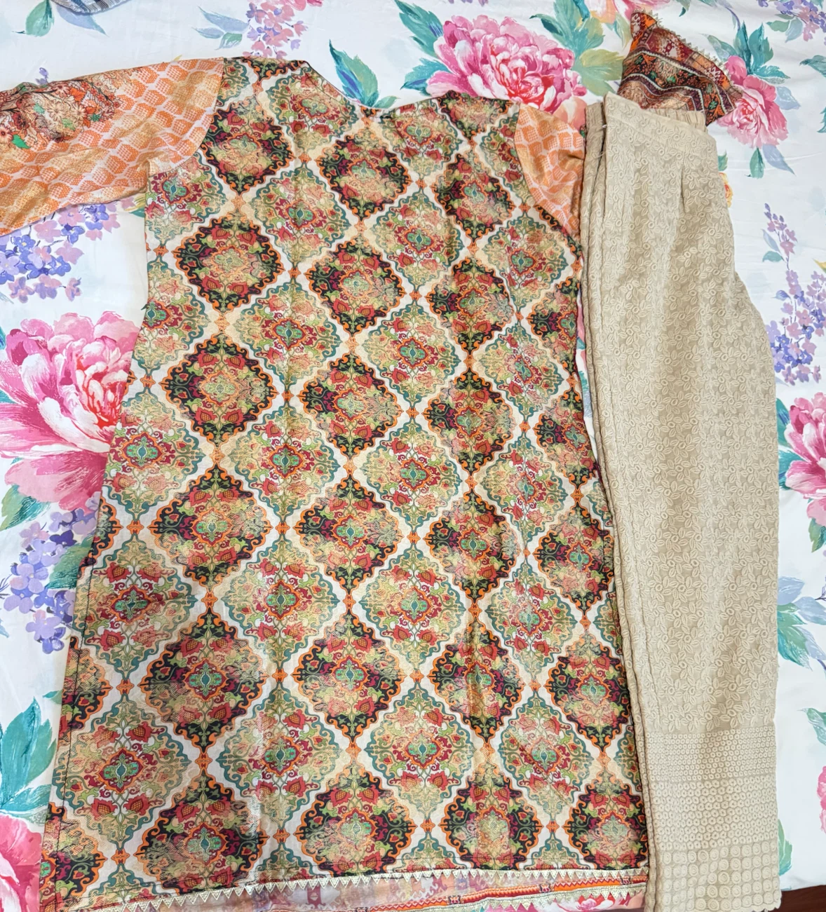 Women's Printed and embroidered Kurti and Pants Set