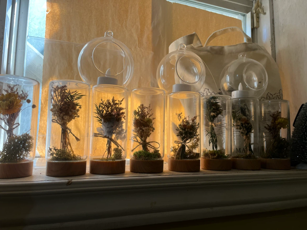 Dried Flower Glass Cloche with LED Candle - photo 3