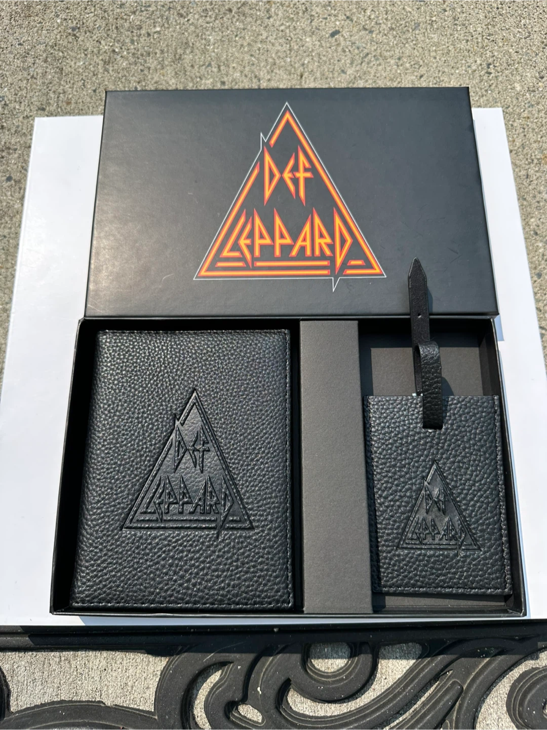 Def Leppard Black Leather Passport Holder & Luggage Tag Set