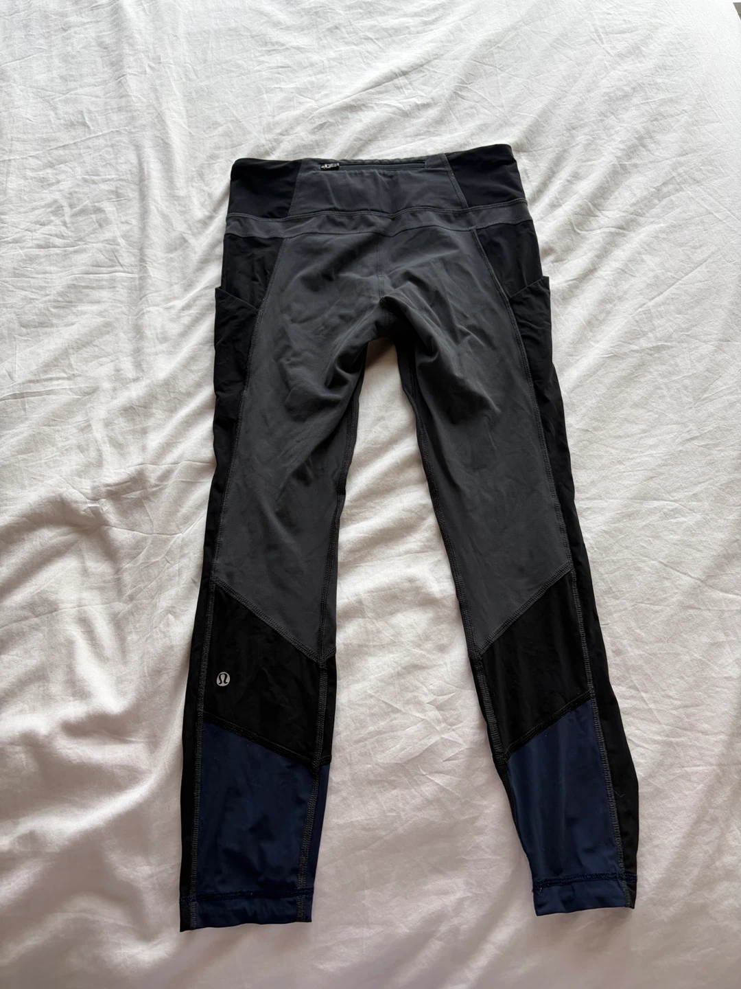 Lululemon black & navy athletic 3/4 leggings (size 8) - photo 2