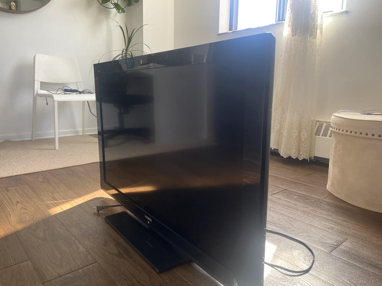 Sony Bravia TV 40’ ( PRICE IS NEGOTIABLE )