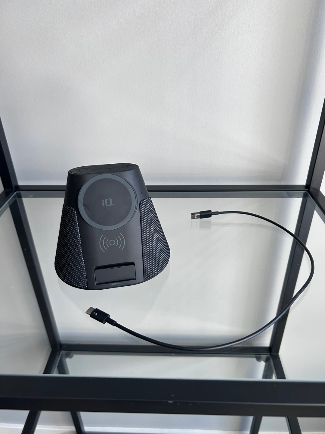 Black iQ Wireless Charging Speaker & Dock