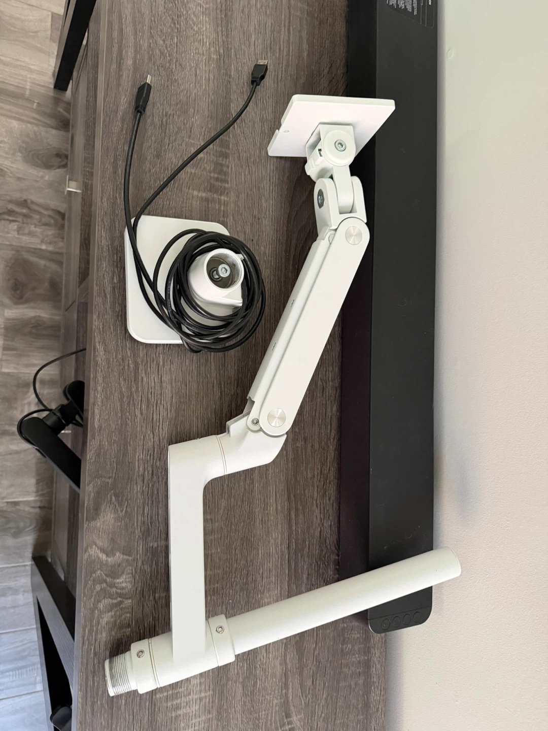 HEAVY DUTY ARTICULATING MONITOR ARM MOUNT - photo 2