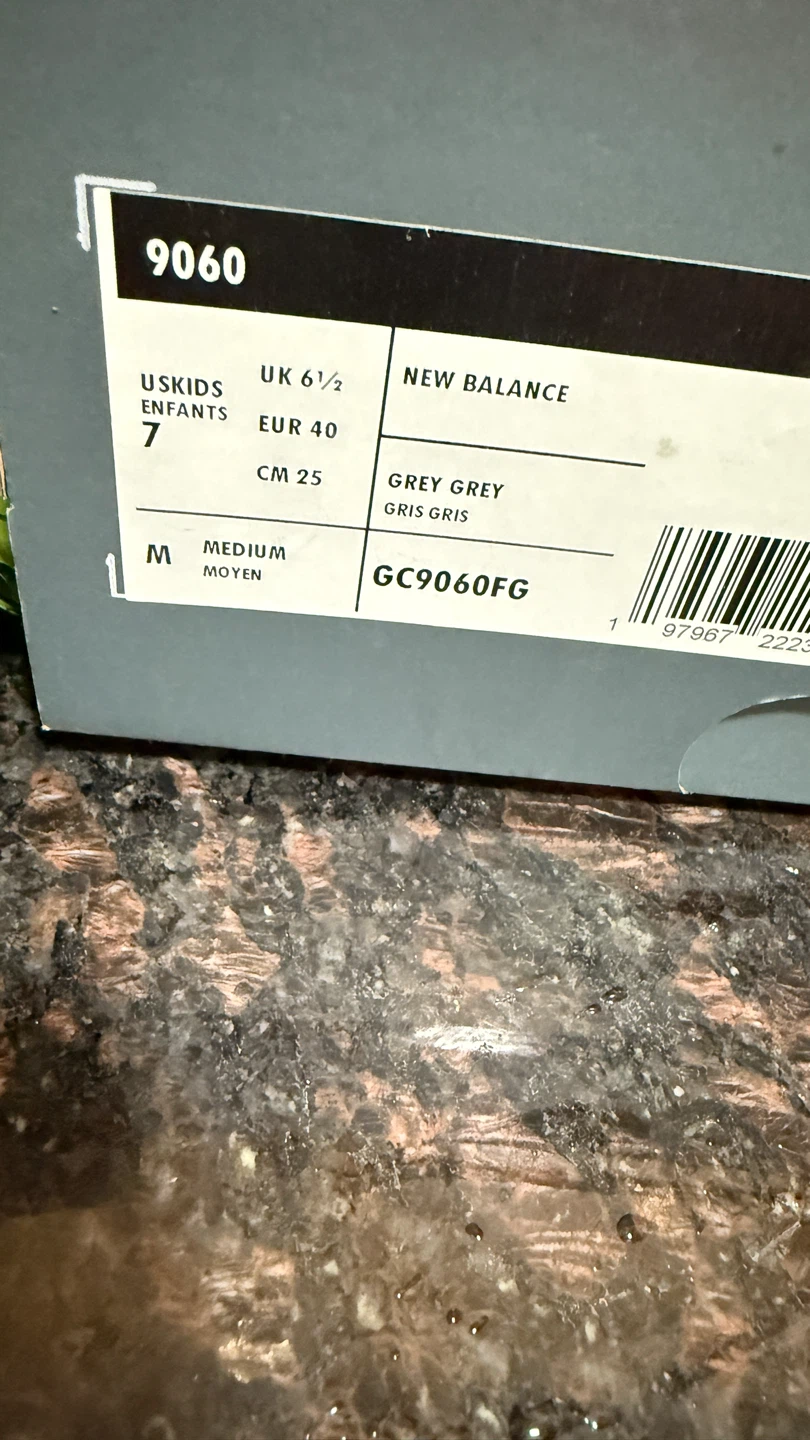 Zapatos NB 9060