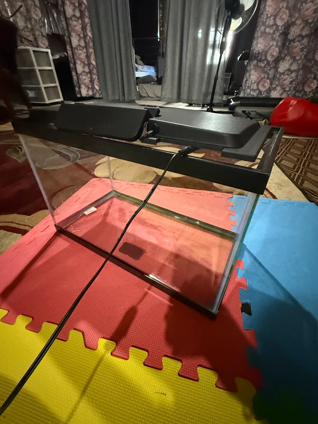 Aquarium Tank with Lid and Accessories - photo 3