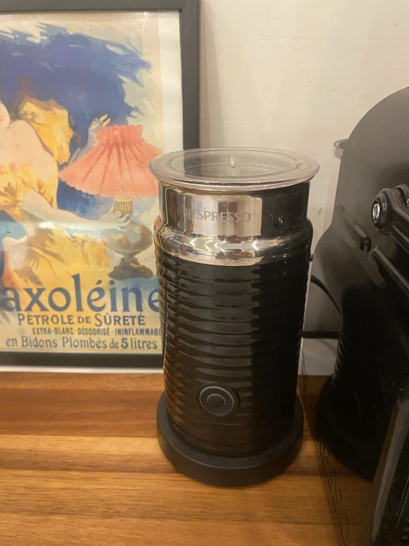 Nespresso Machine & Milk Frother - photo 3