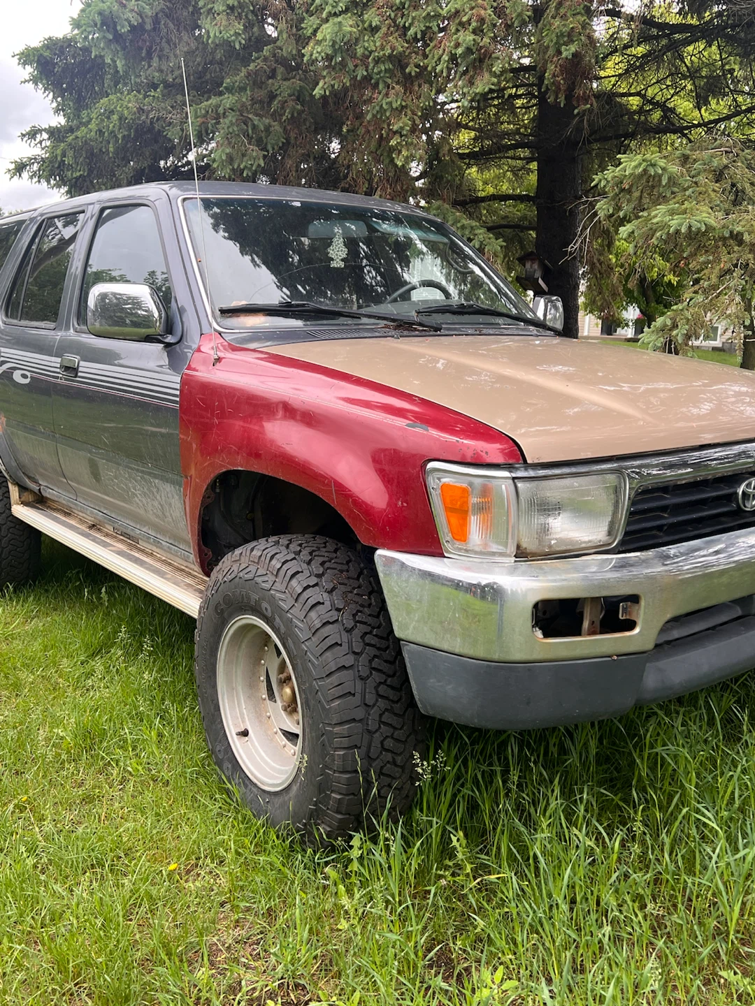 Toyota 4Runner SUV - photo 2